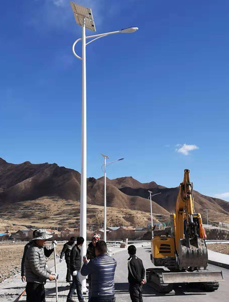 甘南碌曲10米若羌太阳能路灯项目