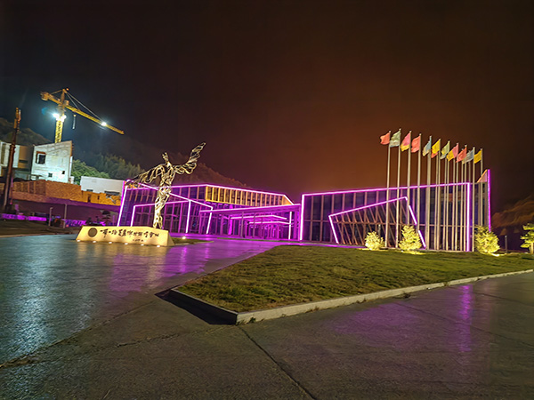 城市亮化是现代城市建设的重要组成部分，它不仅可以美化城市的夜景，还能提升城市的整体形象。随着科技的不断进步，城市亮化也得到了更多的关注和创新。本文将介绍一些关于城市亮化的创意和技术，帮助读者了解若羌城市亮化的重要性以及如何进行若羌城市亮化的规划和实施。